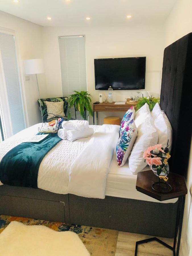 Meezee Pearl Double Bed Lodge With Free Parking سالفورد المظهر الخارجي الصورة
