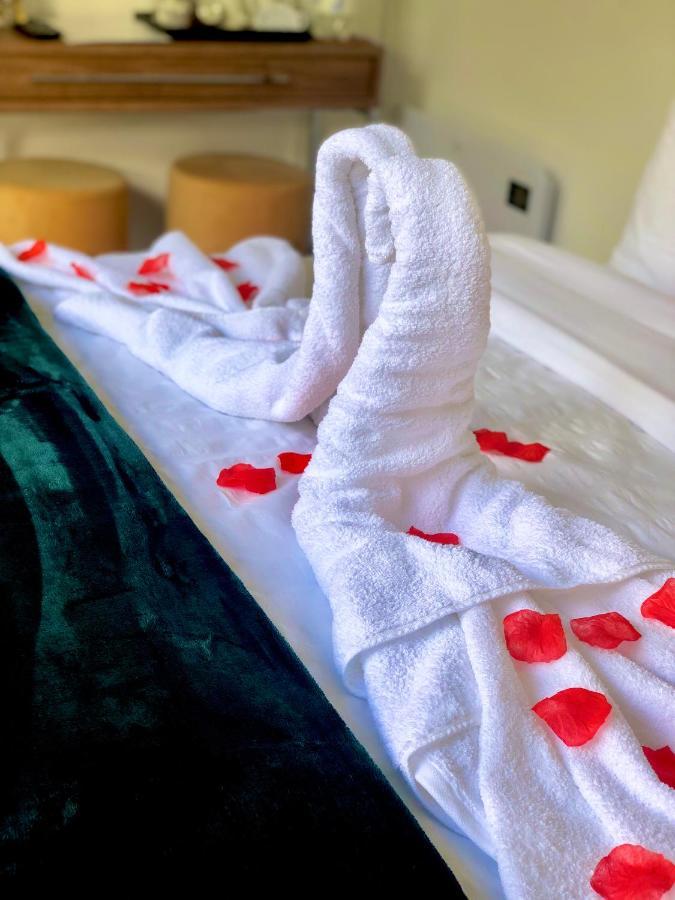 Meezee Pearl Double Bed Lodge With Free Parking سالفورد المظهر الخارجي الصورة